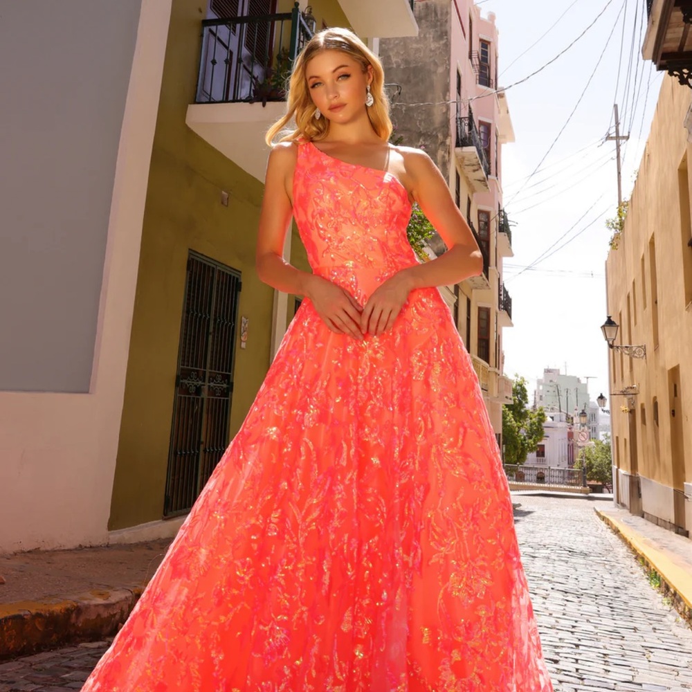 Nox Anabel R1305 A Line Long Sequins Prom Gown - size 6